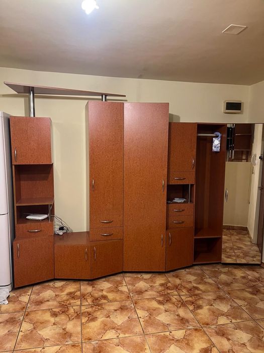 Mobilier bucatarie + frigider + spatiu de depozitare