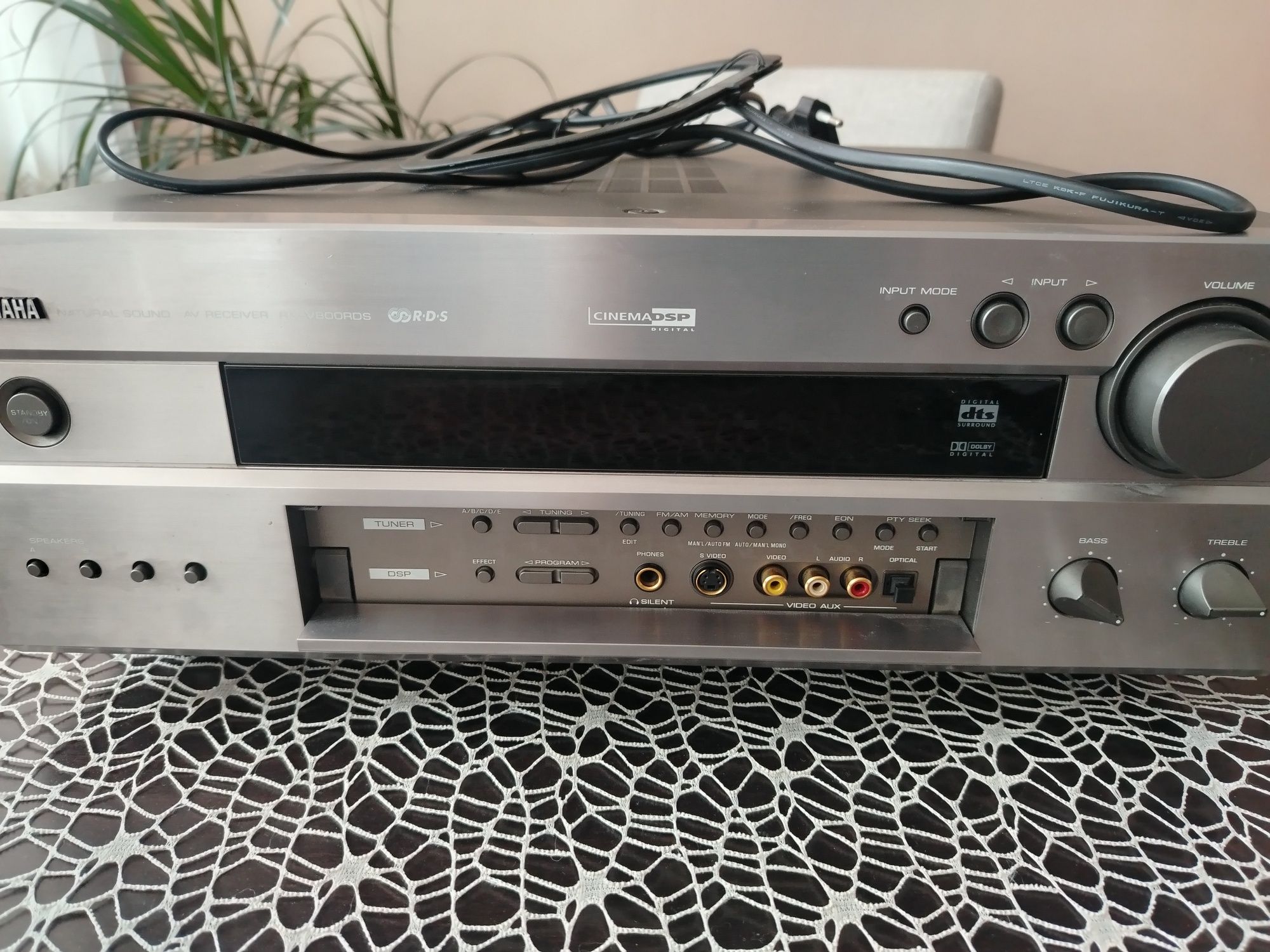 Продавам Yamaha RX-V800RDS AV ресивър (300W)