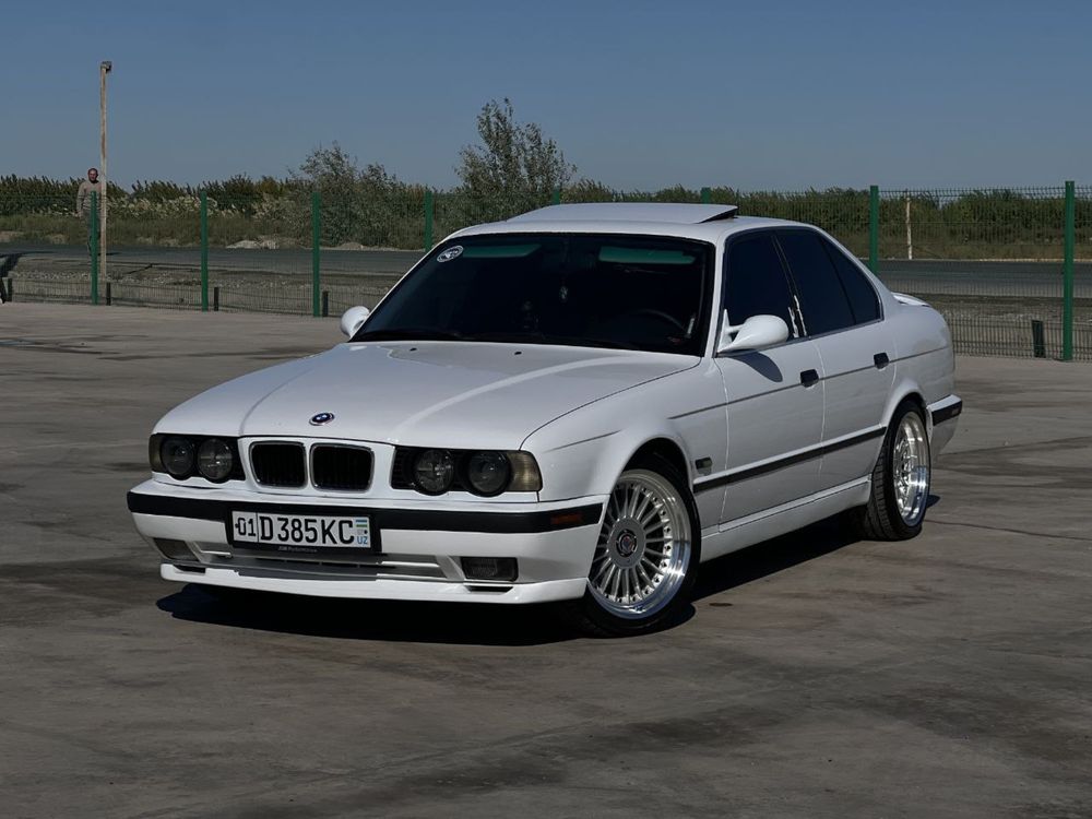 Bmw 525i tayyor praekt srochna sotiladi.