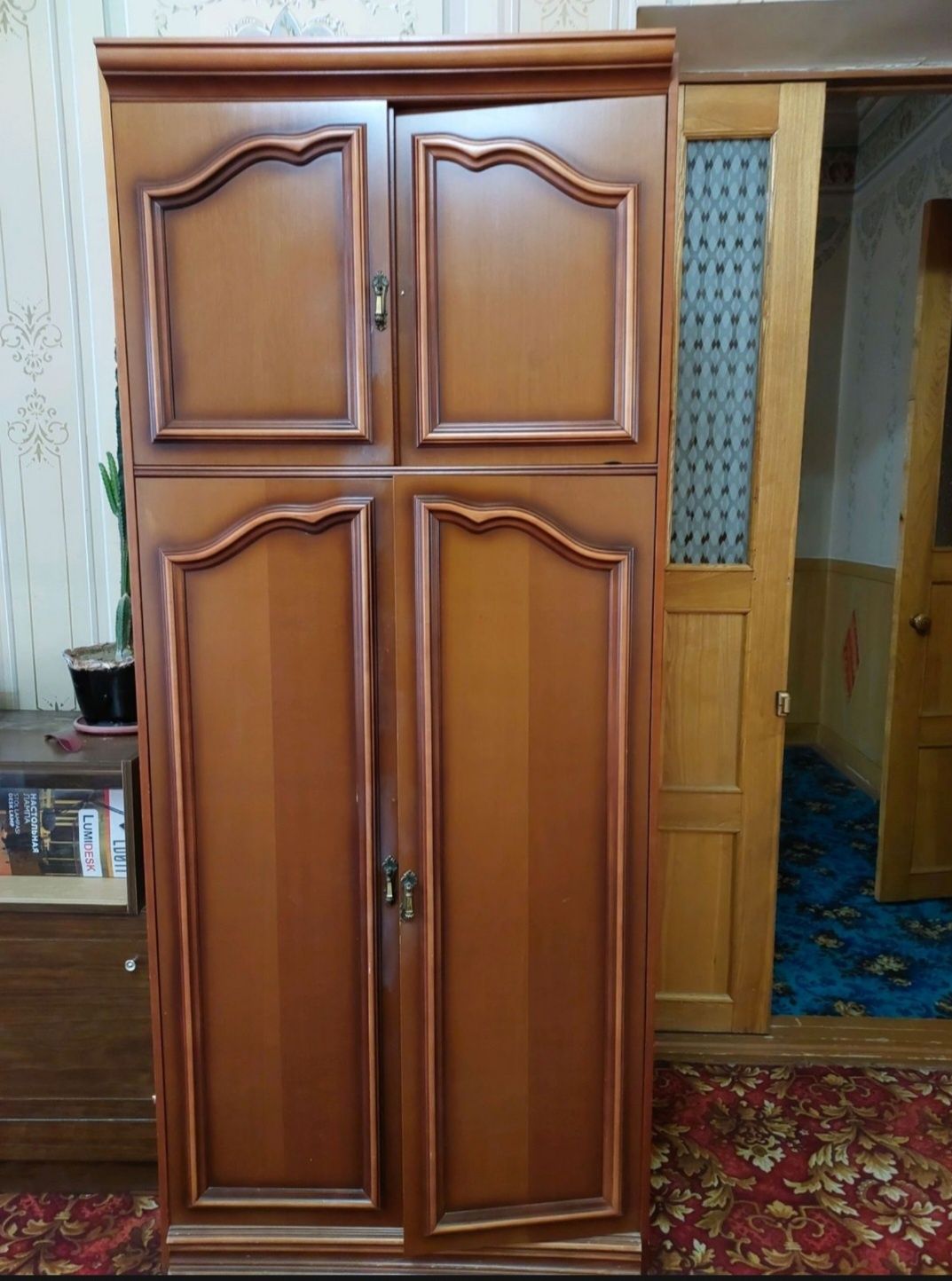 Stenka shkaf sotiladi