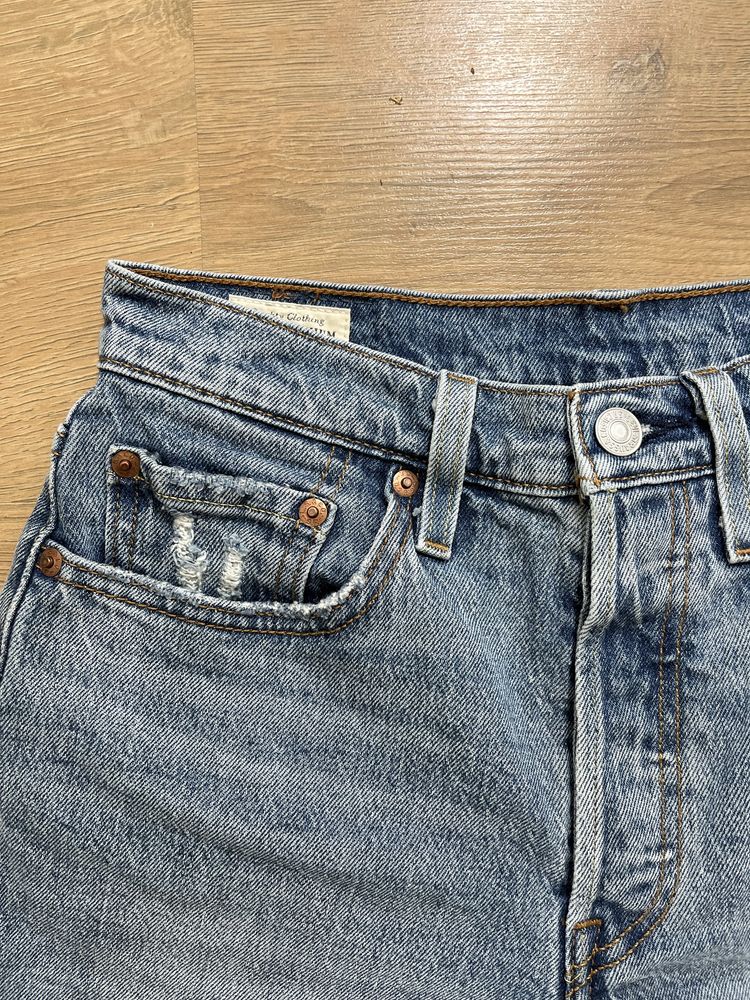 Levis дамски къси панталонки размер W26