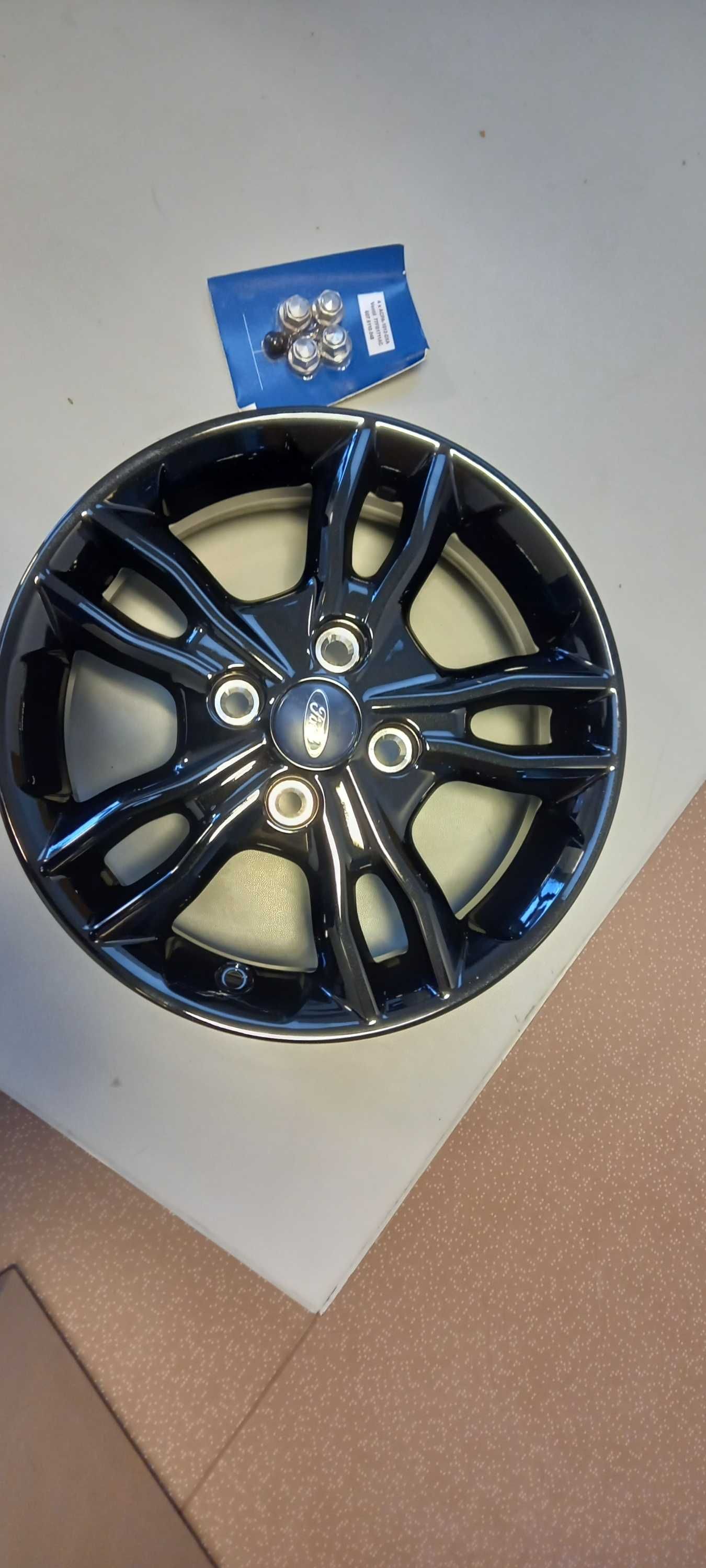 Vand o janta noua Ford Fiesta 15''