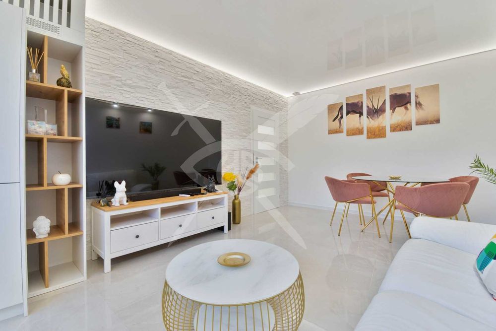 Продава се Двустаен апартамент в София, Надежда 2 - 56 кв.м за 2822 €/кв.м - Снимка #1