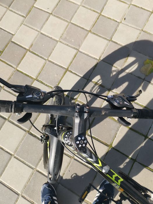 Vand bicicletă aproape noua