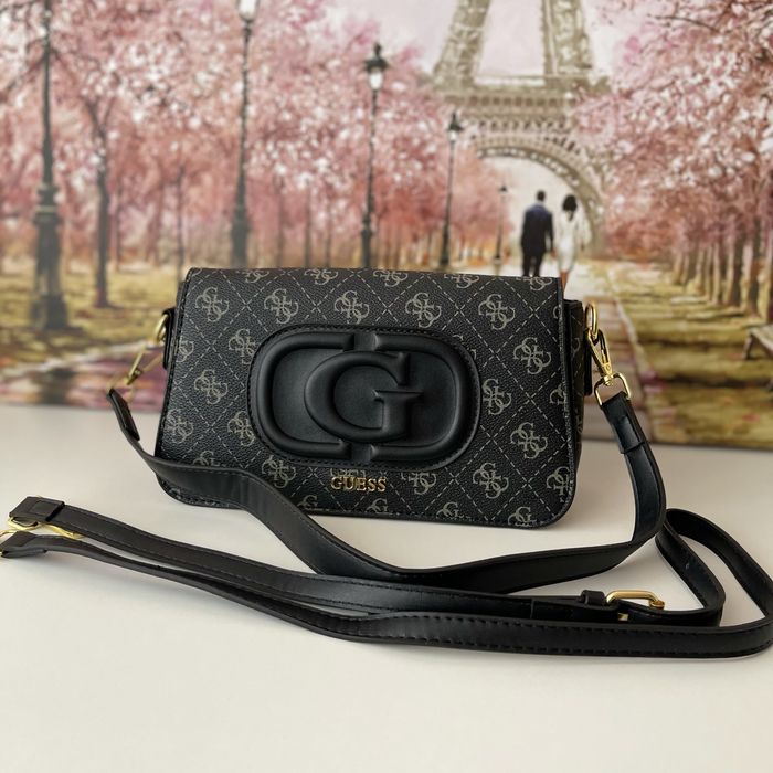 **НОВИ** Чанти Guess в 3 различни цвята с регулируеми дръжки