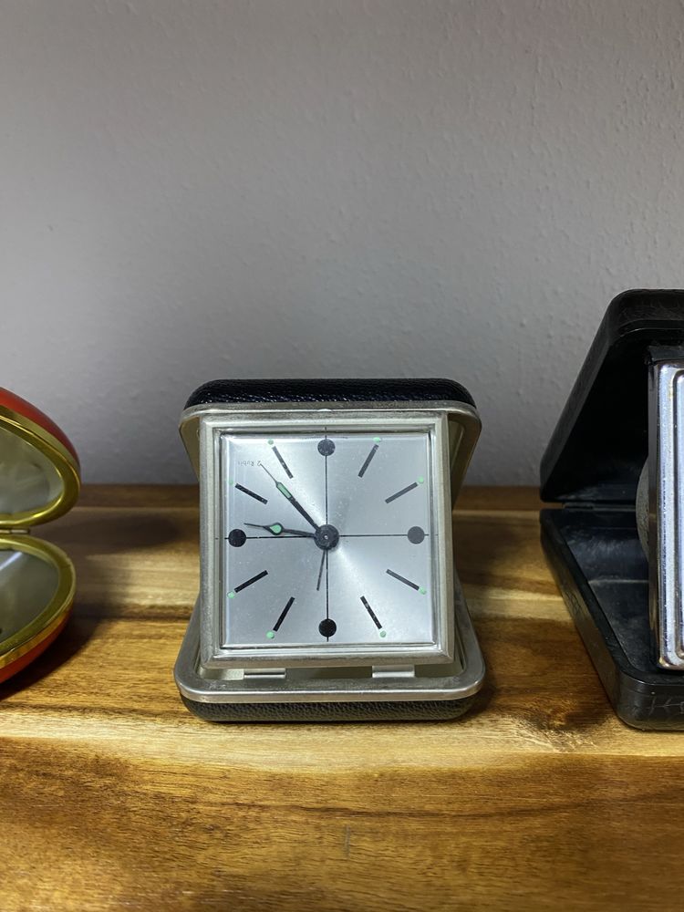 Лот от старинни механични часовници
