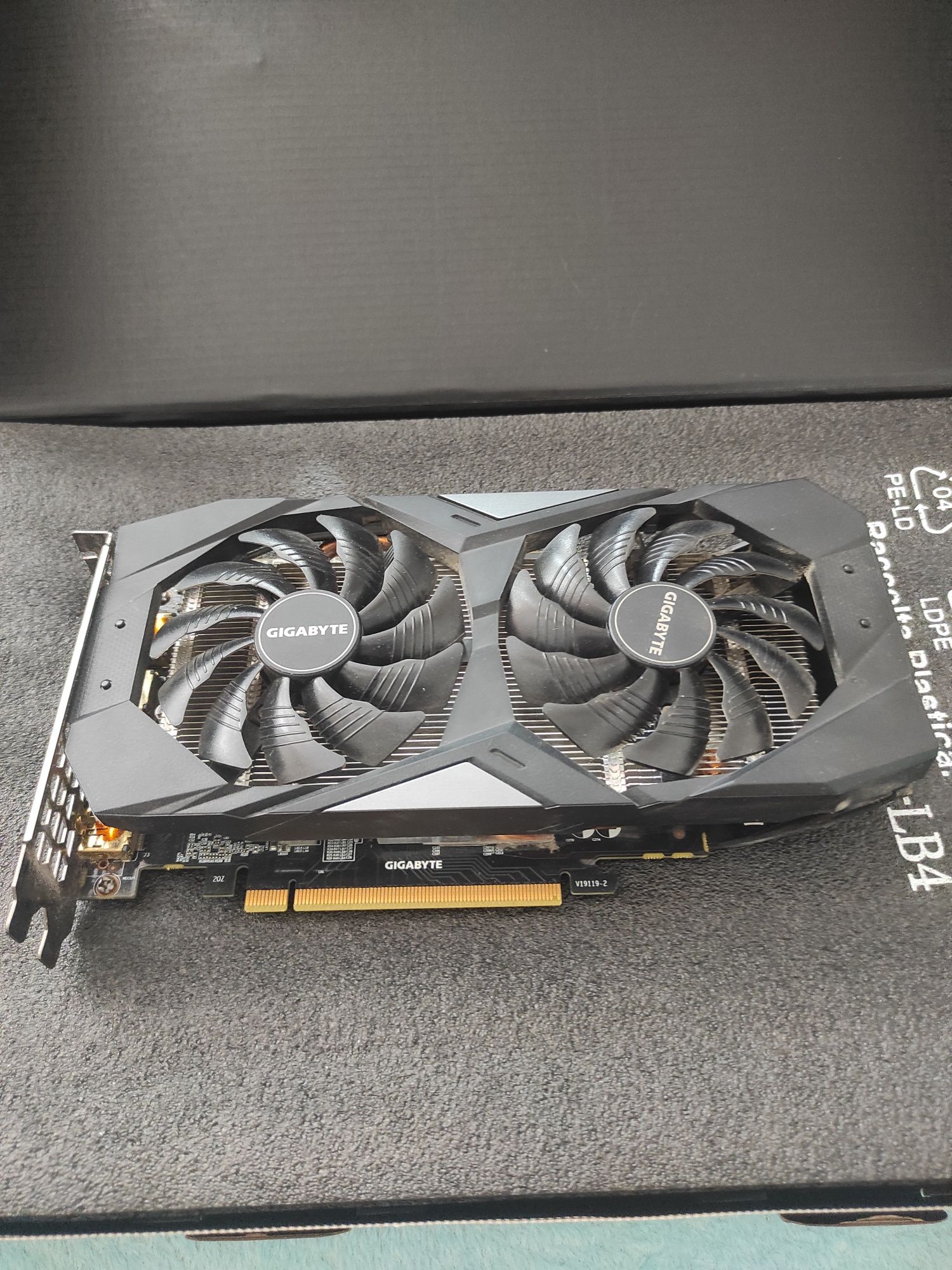 Продам видеокарту Gigabyte 1660 Super