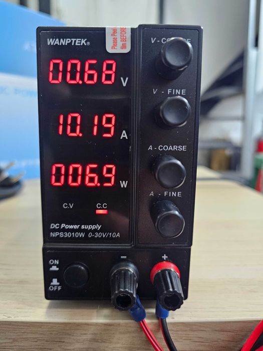 Регулируемо лабораторно захранване 30V / 10A захранващ блок