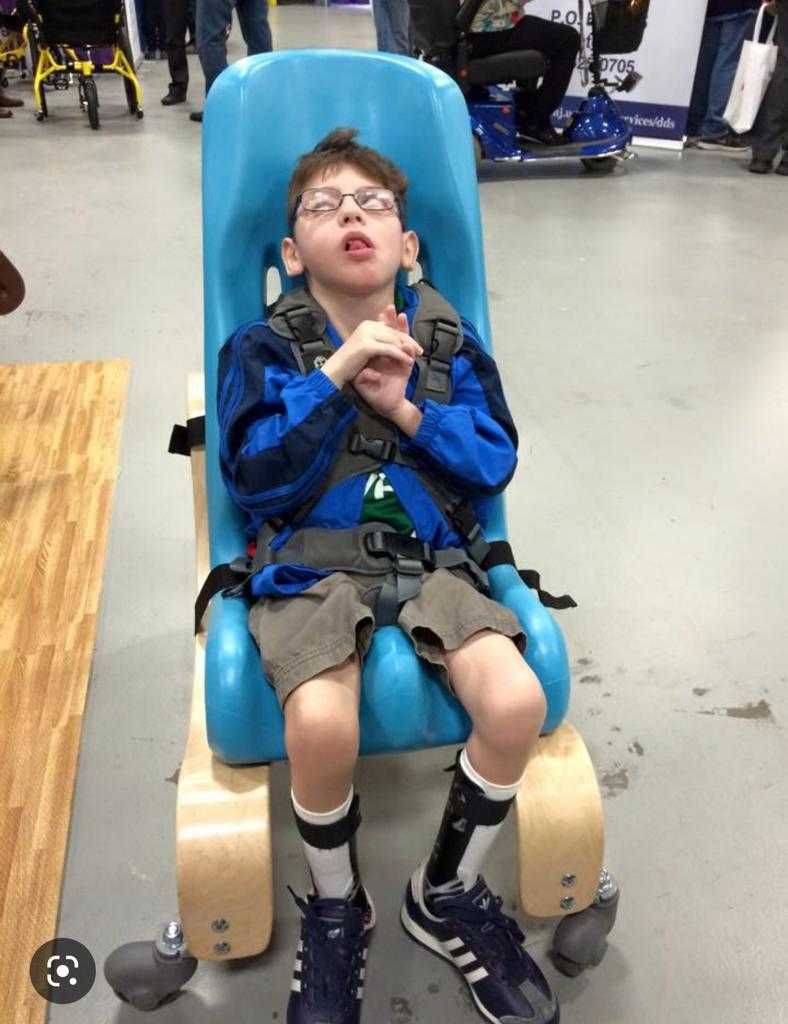 Анатомическое кресло для детей -инвалидов TOMATO SITTER