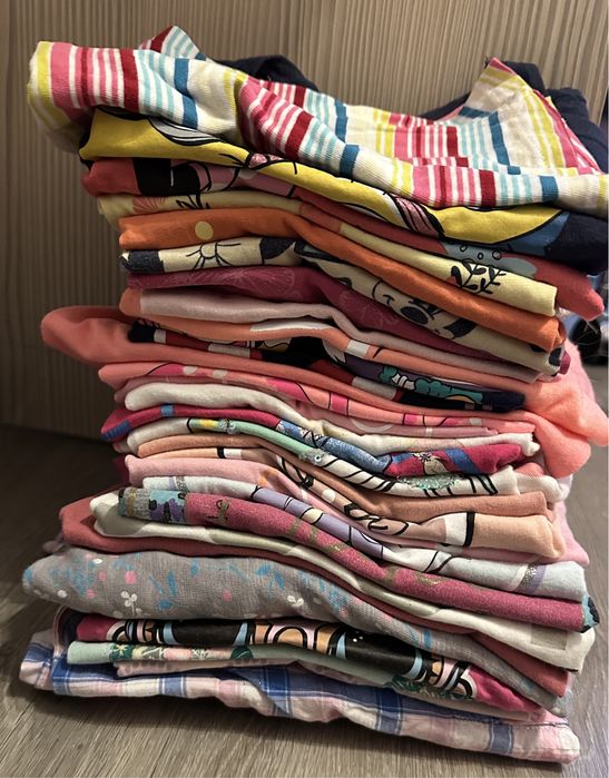 Lot mare haine fetita (cca 80 buc)