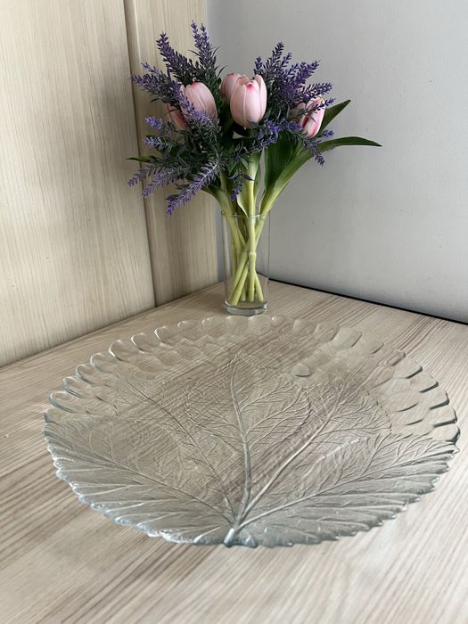 Два блюда из закаленного стекла, диметр 32 см.