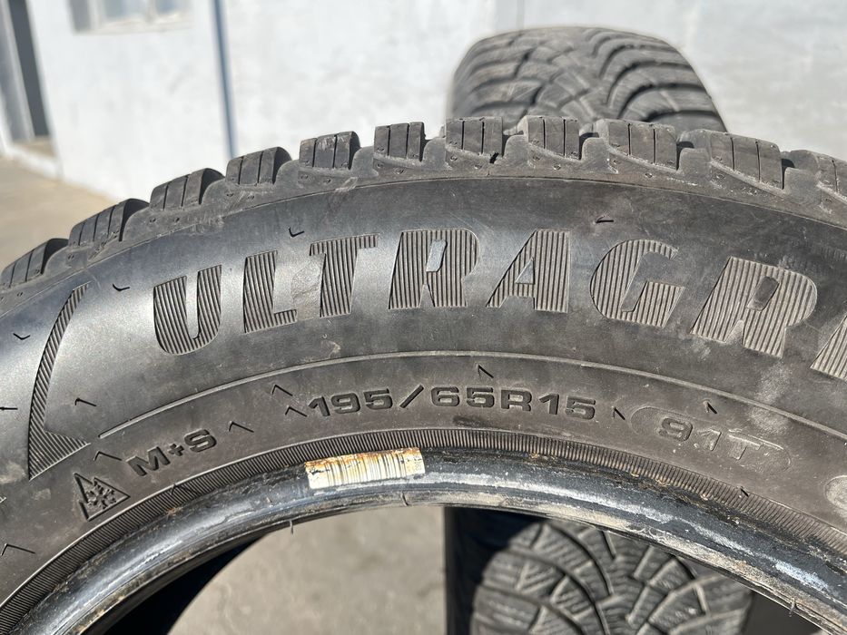2 бр. зимни гуми 195/65/15 GoodYear 6+ mm DOT 2617