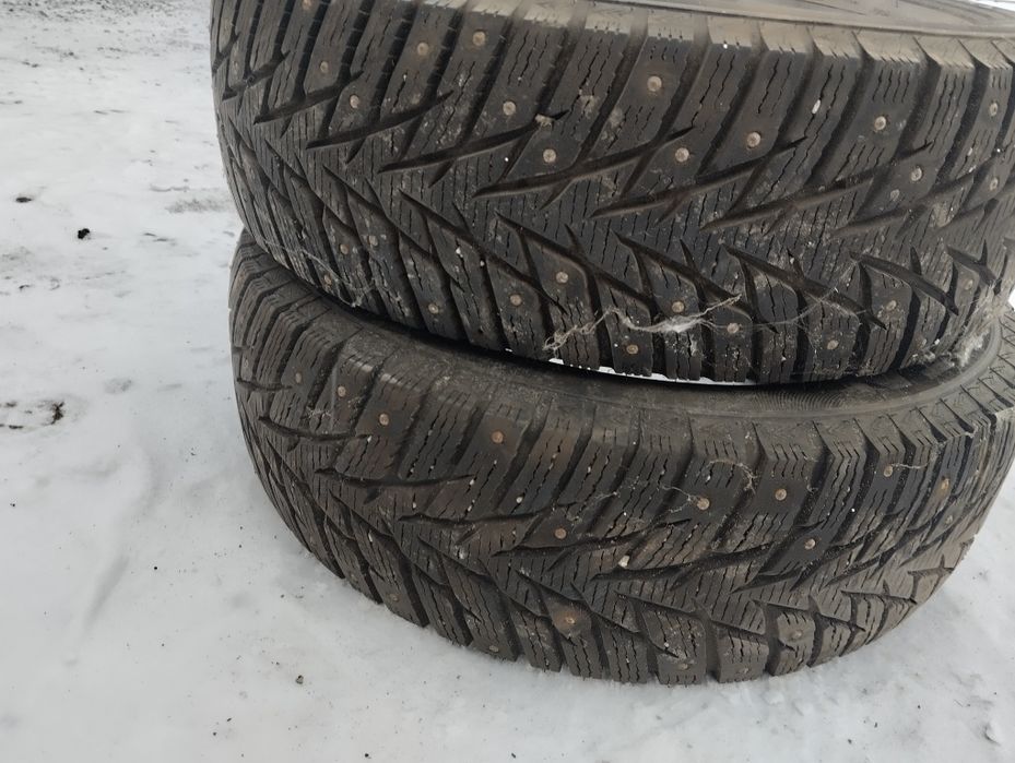 Продам шины зимние.