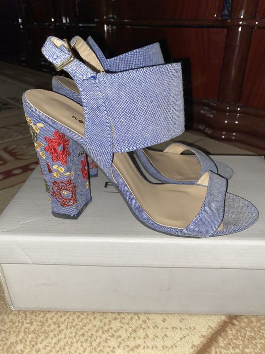 Женский обувь босоножка