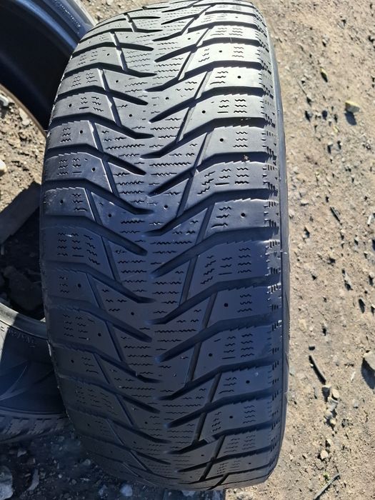 Vand 2 anvelope 215 60 17 de iarna nu au defecte