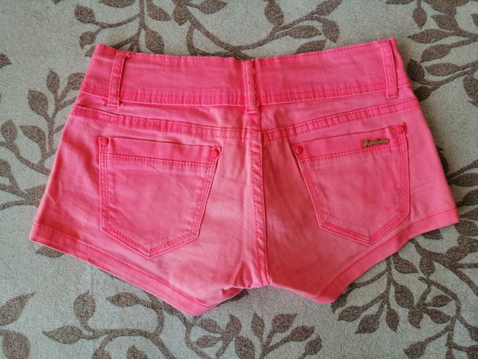 Нови къси панталонки