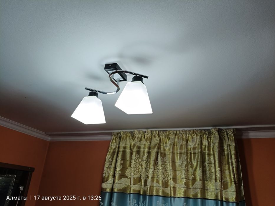 Люстры 2-ух рожковые, две штуки одинаковые. Цоколь Е27