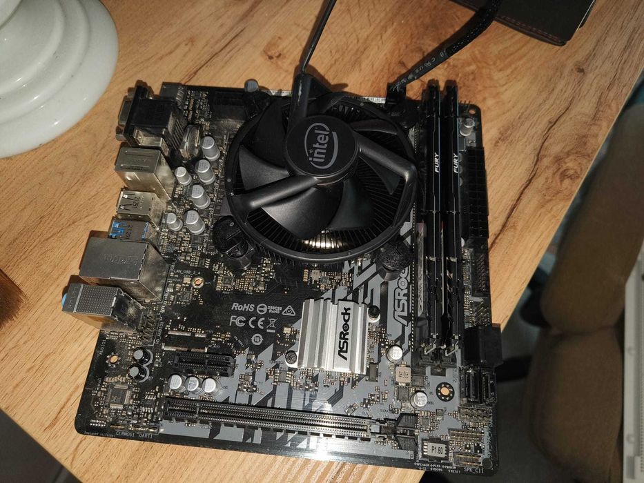 Kit Intel i5 11400F + 16 GB RAM + cooler stock