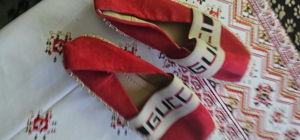 espadrile dama nr 37 scrie gucci pe ele