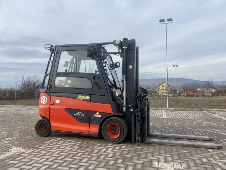 De inchiriat stivuitor electric Linde E30HL