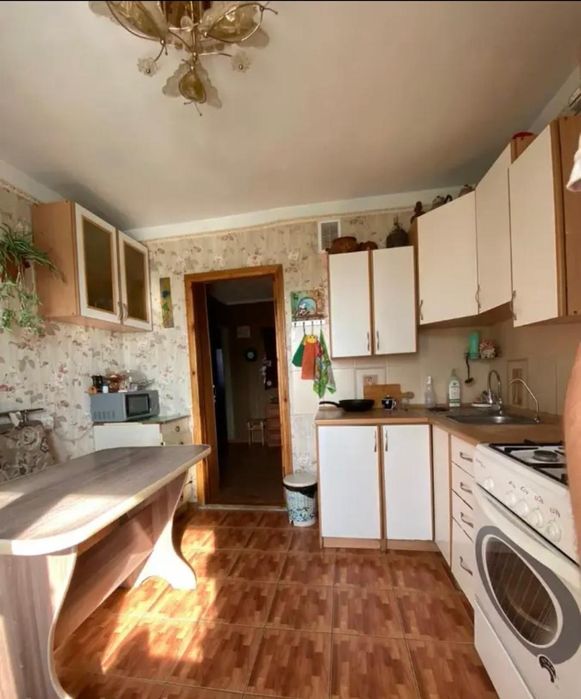 Продам  3 комнатную квартиру,  19мкрн