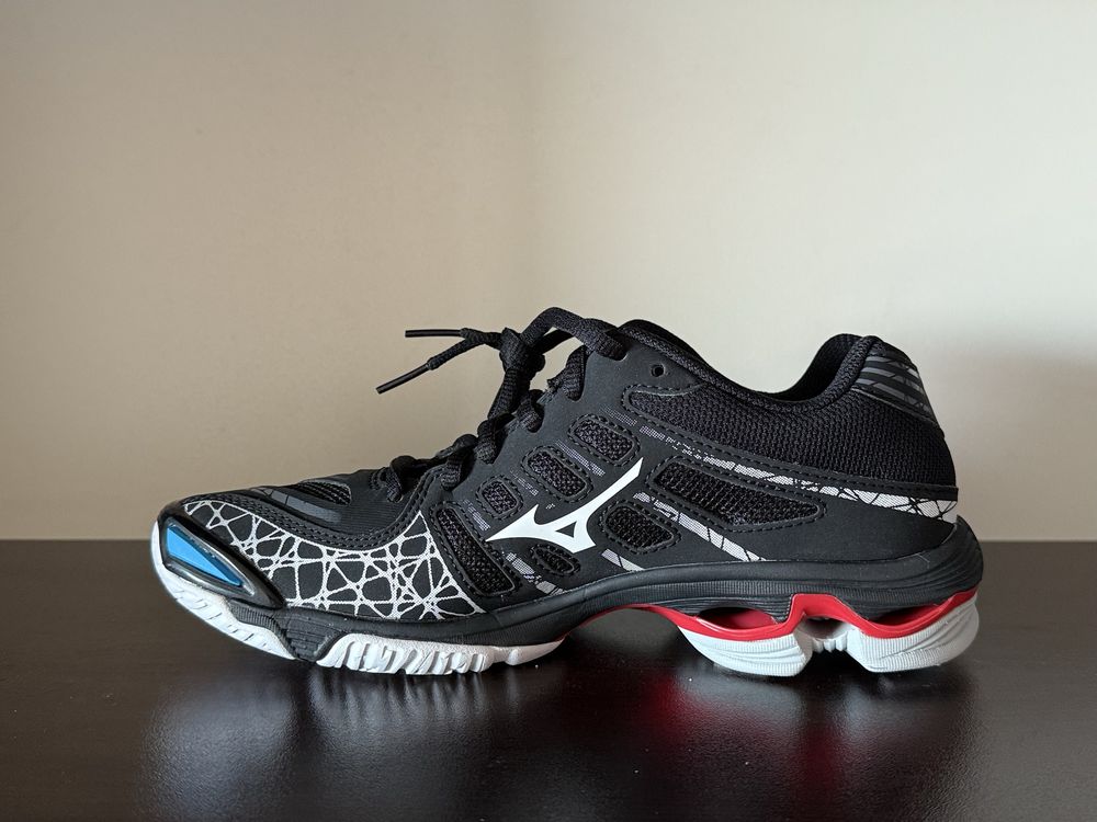 Mizuno Wave Voltage 38номер 24см Стелка Нови с Кутия