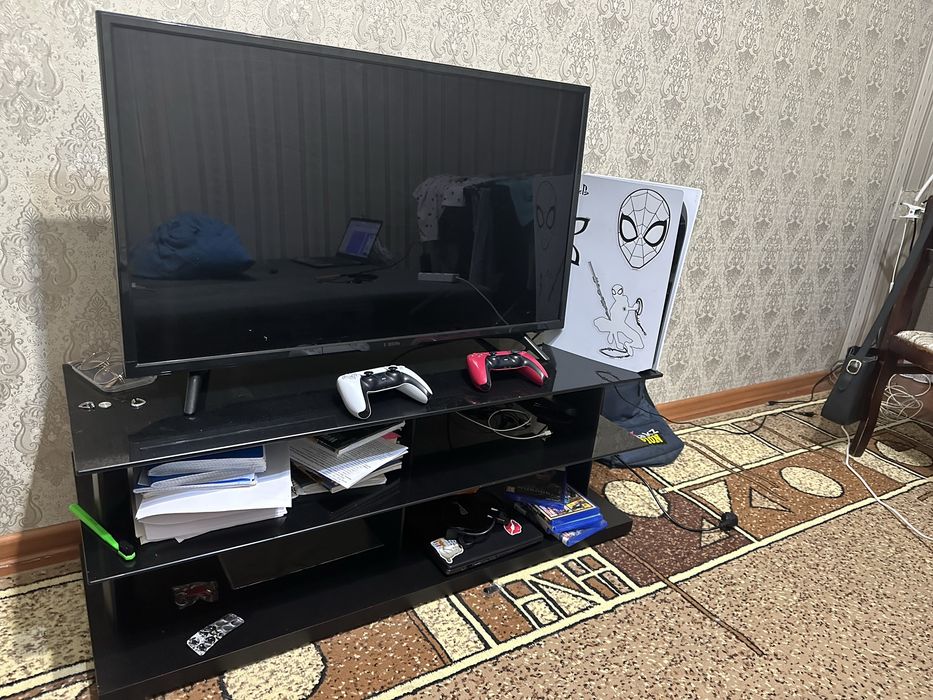 Плейстейшн 5 плюс телевизор а также два джостика оригинальных