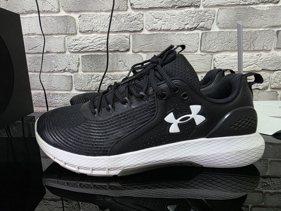 Оригинальные кроссы Under Armour