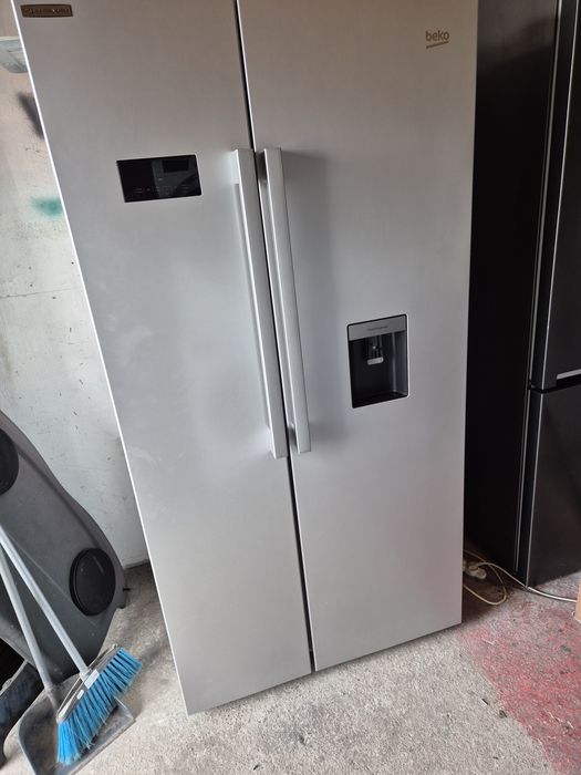 Frigider Side by Side Beko