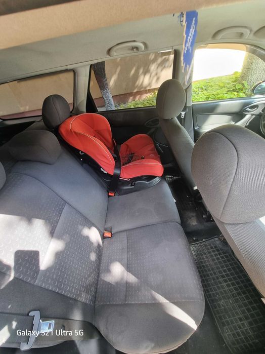 Vând sau schimb ford focus