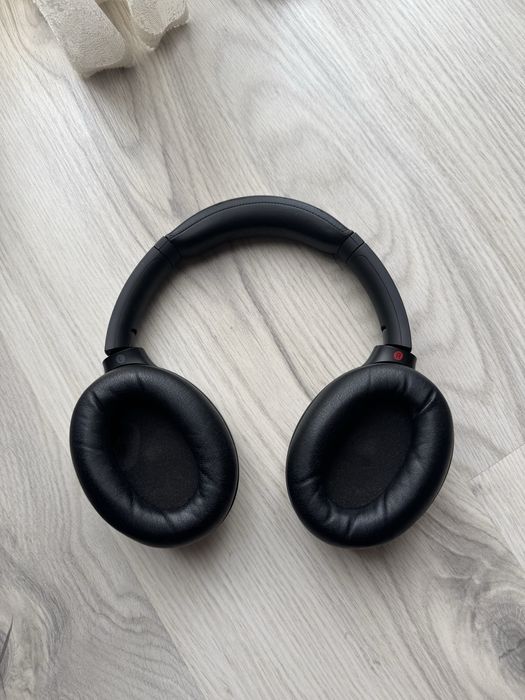 Casti wireless Sony WH-1000XM4 cu noise cancelling