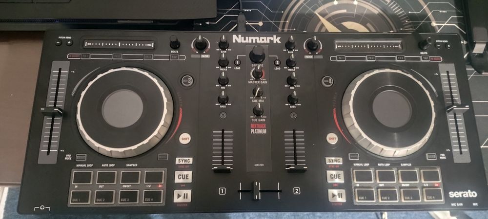 Numark Mixtrack Platinum