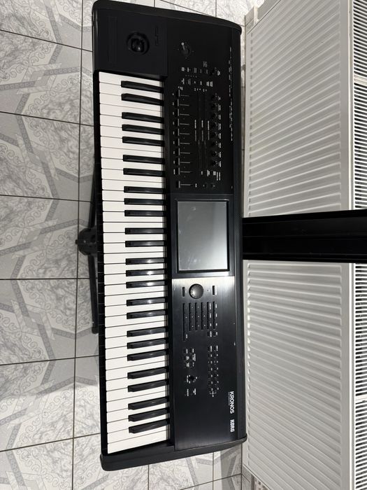Korg Kronos 2, pedala, 9 seturi, stativ Spider