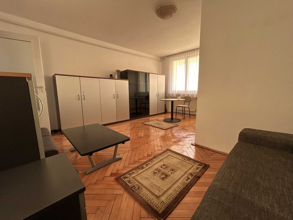 Bd. Regele Mihai1, inchiriez apartament cu o camera, mobilat si utilat