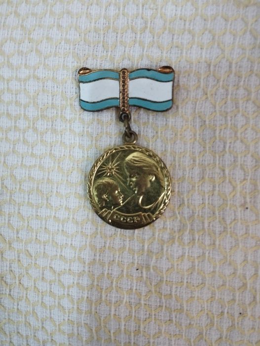 Медаль материнская