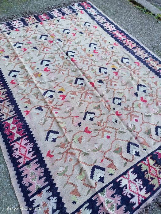 Ръчно тъкан чипровски килим