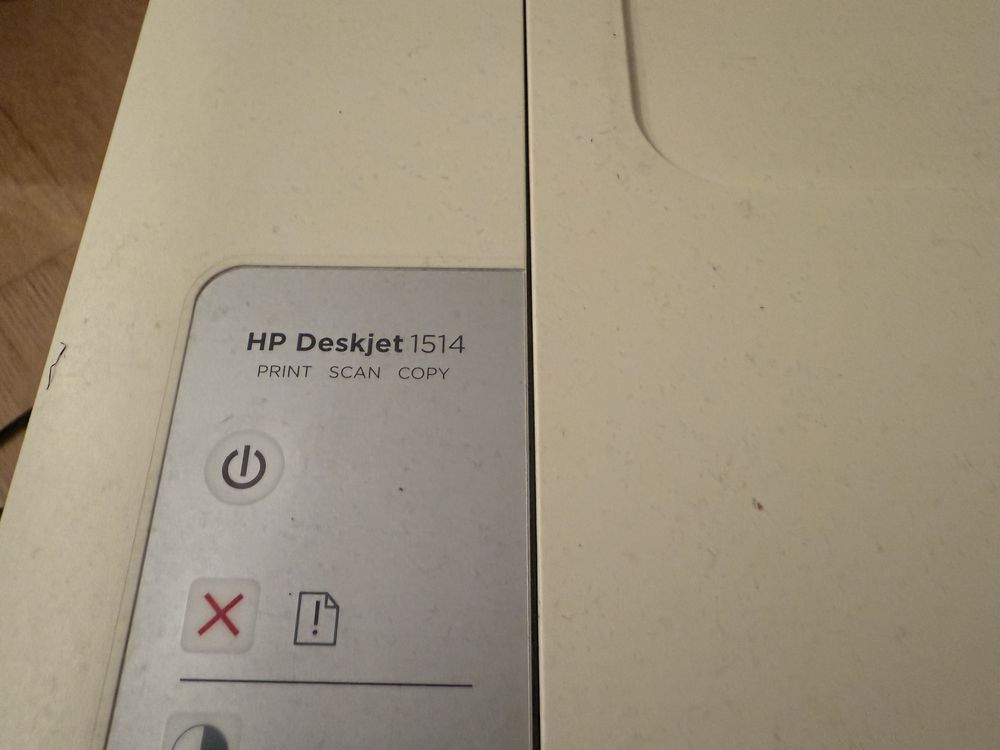 Продавам принтер и скенер HP Deskjet 1514