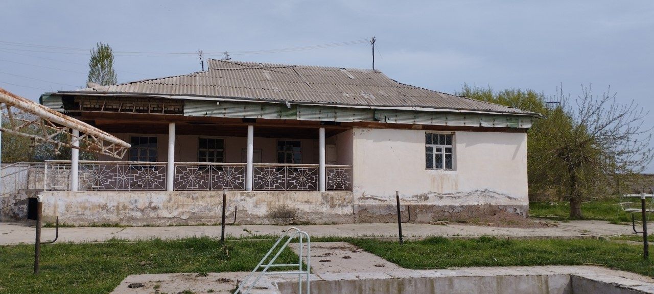 Тошкент вилояти Бука туман марказий шифохонаси орка томонида дача