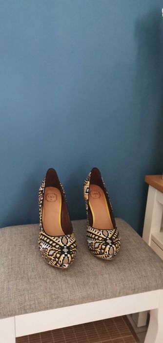 Дамски обувки, SMH