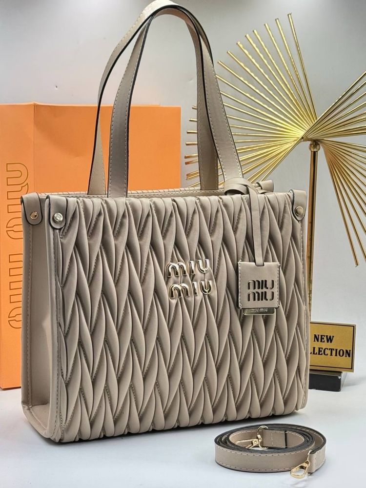 Geanta Miu Miu noua !!! Dimensiuni 30/27 !!!
