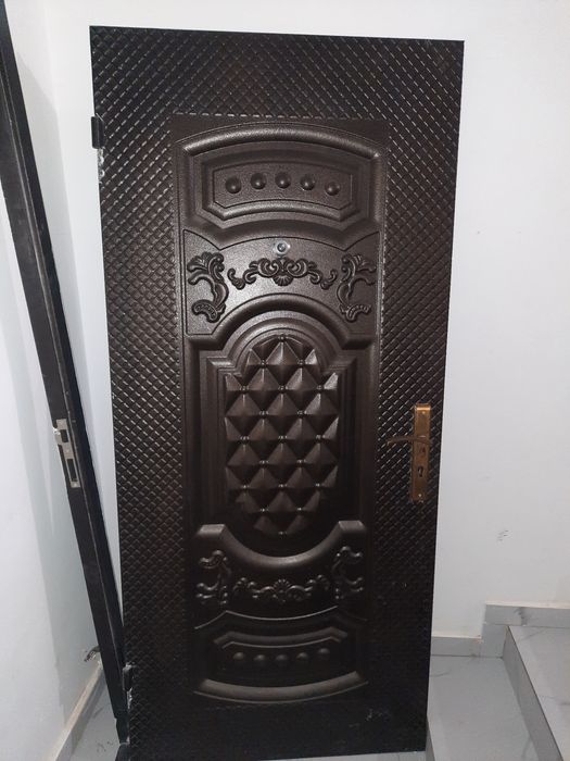 Входная дверь (левая)