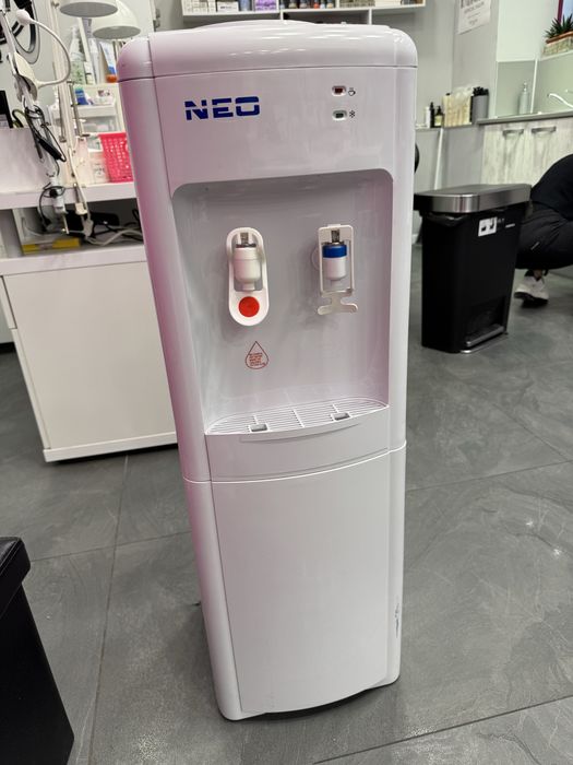 Диспенсър за вода с компресор