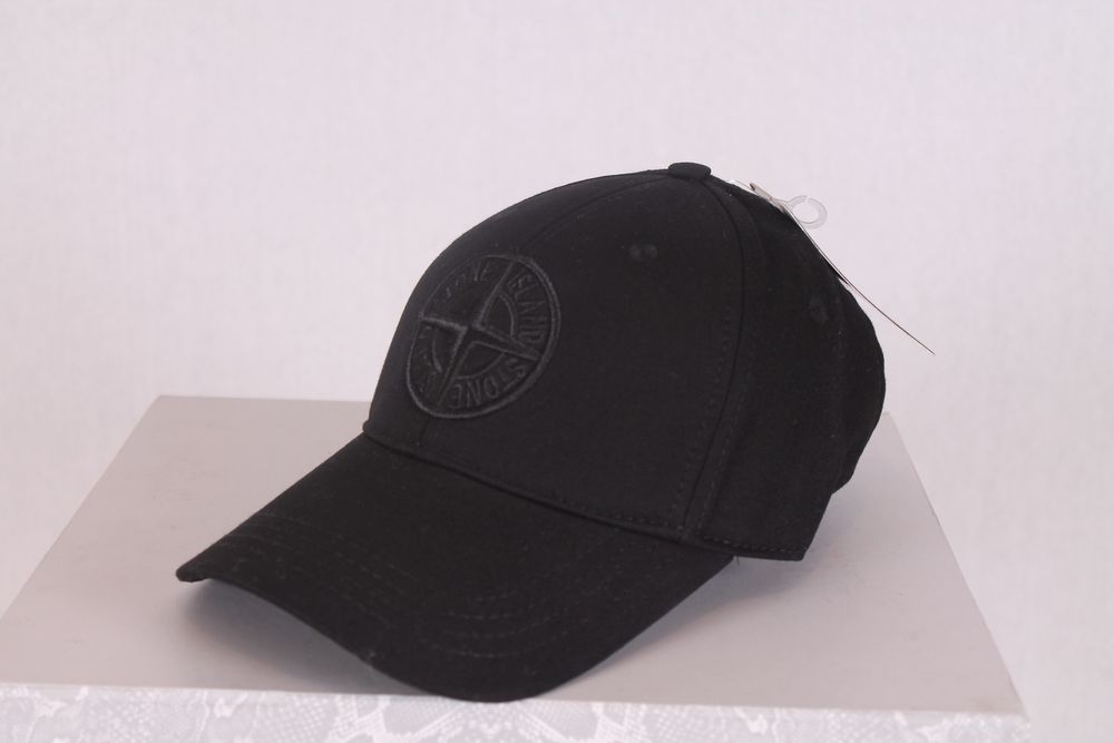 Мъжка шапка с козирка