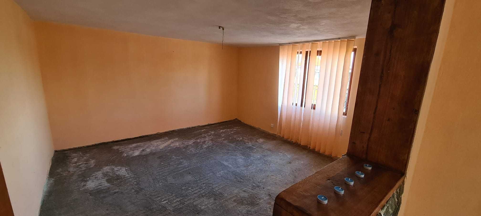 Casă solidă P+1 La gri + teren intravilan și extravilan generos