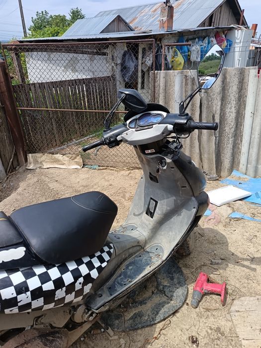 Vând sau schimb aprilia sr 50