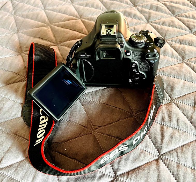 Canon eos 600D kit 18-55 III DC (fara IS)