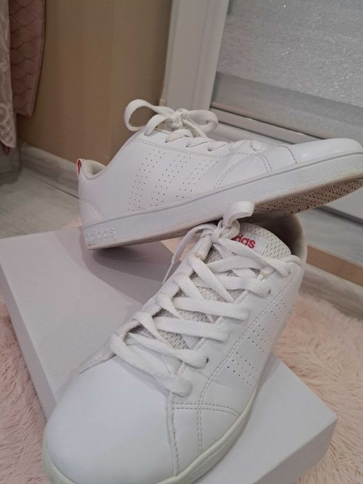 Продава се дамски маратонки Adidas!38 номер