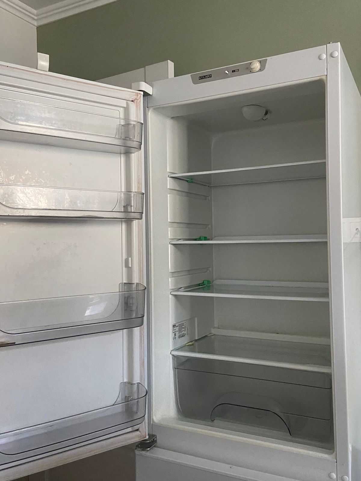 Холодильник встраиваемый б/у