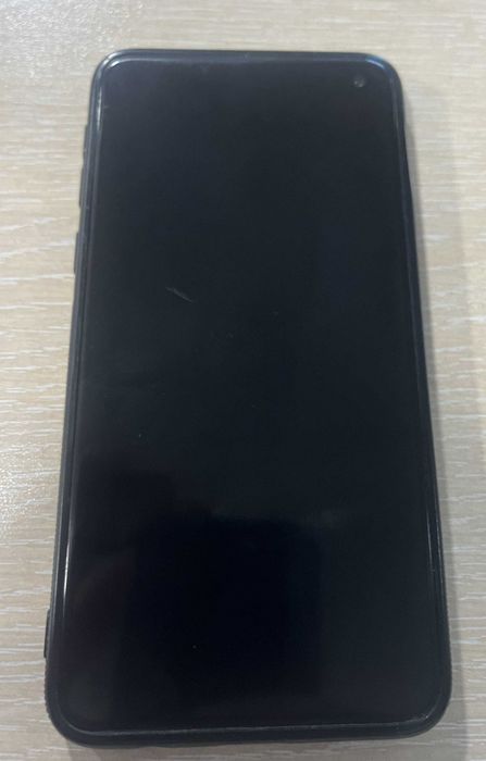 телефон Samsung Galaxy S10e