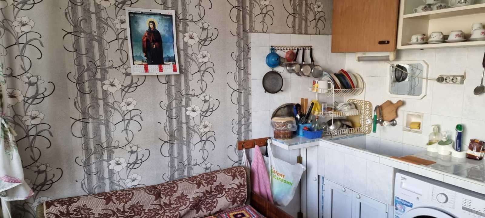 1272-Продава се тристаен тухлен апартамент в кв. "Бели Лом"